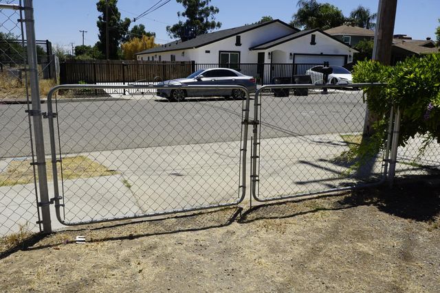 735 N Winery Avenue, Fresno, CA 93727