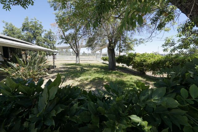735 N Winery Avenue, Fresno, CA 93727