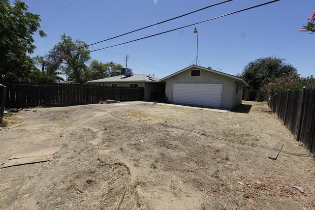 735 N Winery Avenue, Fresno, CA 93727
