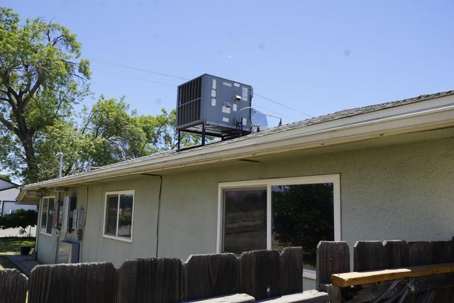 735 N Winery Avenue, Fresno, CA 93727