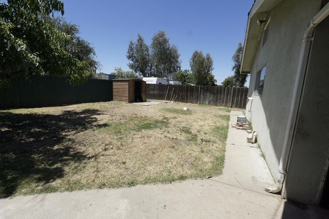 735 N Winery Avenue, Fresno, CA 93727