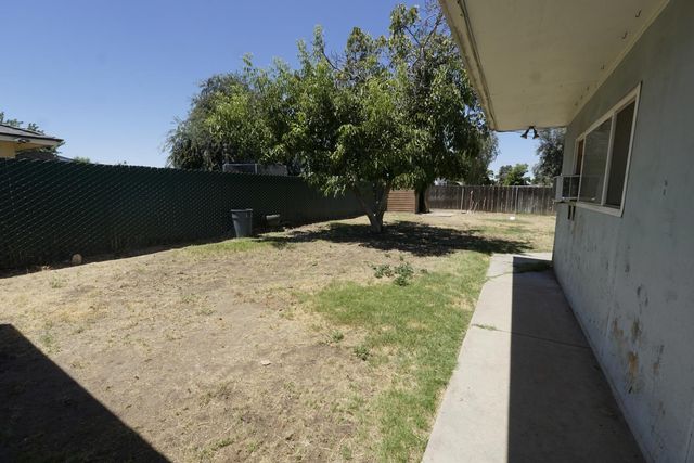 735 N Winery Avenue, Fresno, CA 93727