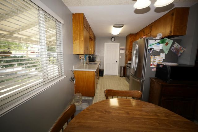 735 N Winery Avenue, Fresno, CA 93727