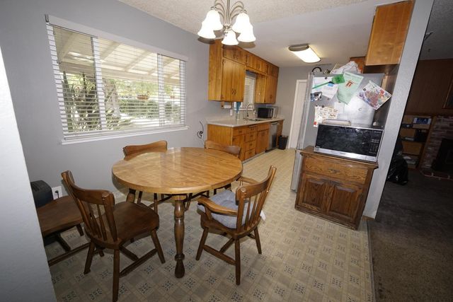735 N Winery Avenue, Fresno, CA 93727