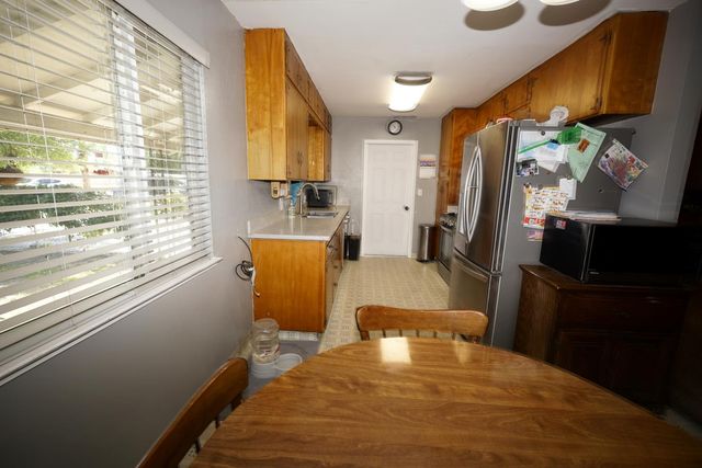 735 N Winery Avenue, Fresno, CA 93727