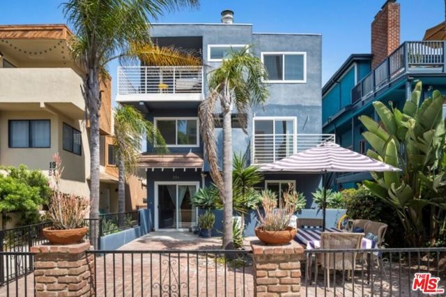 23 Buccaneer Street, Marina Del Rey, CA 90292