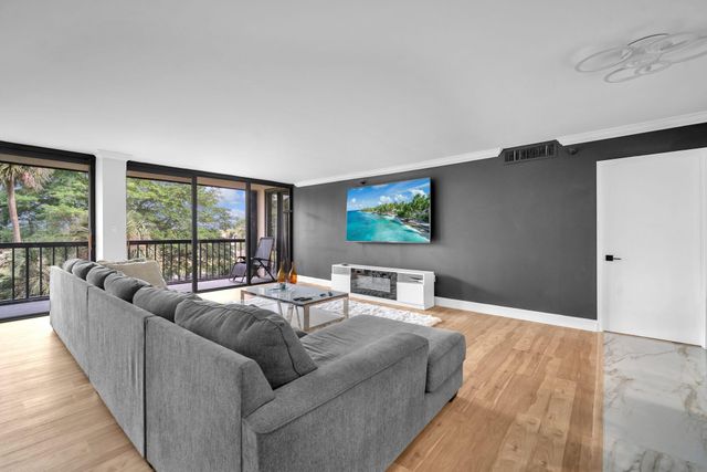 2480 Presidential Way 303, West Palm Beach, FL 33401