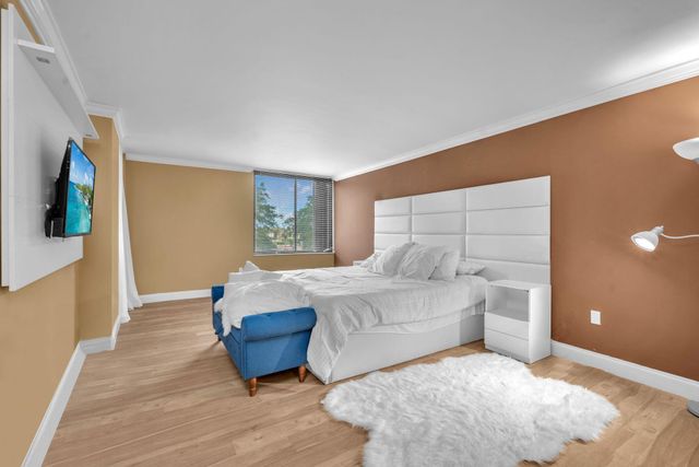 2480 Presidential Way 303, West Palm Beach, FL 33401