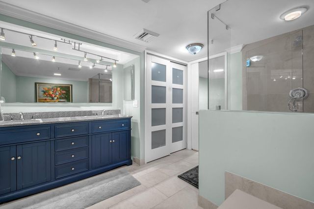 2480 Presidential Way 303, West Palm Beach, FL 33401