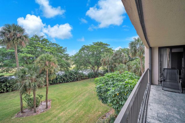 2480 Presidential Way 303, West Palm Beach, FL 33401