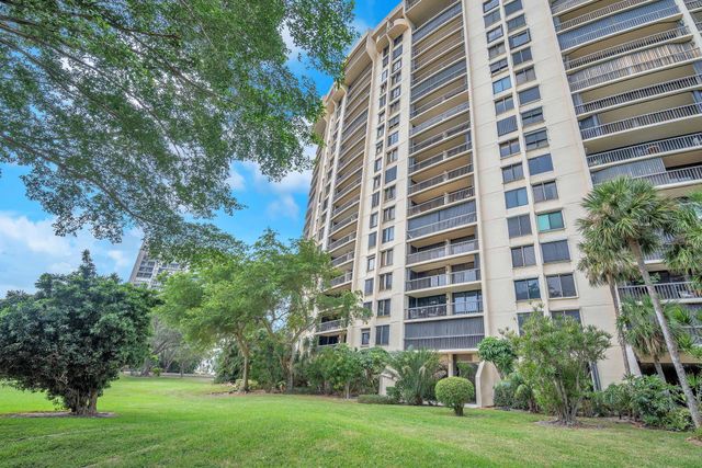 2480 Presidential Way 303, West Palm Beach, FL 33401