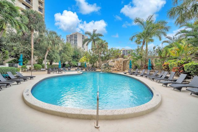 2480 Presidential Way 303, West Palm Beach, FL 33401