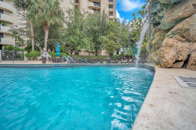 2480 Presidential Way 303, West Palm Beach, FL 33401