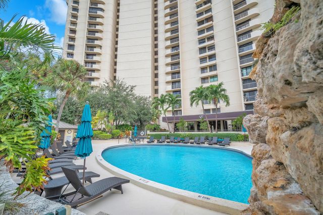 2480 Presidential Way 303, West Palm Beach, FL 33401