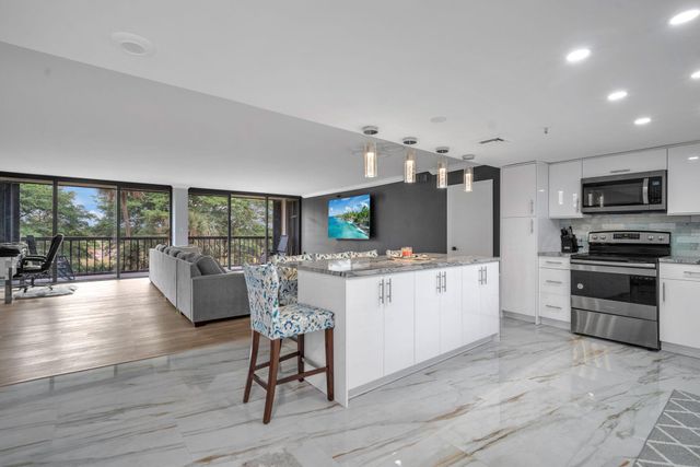 2480 Presidential Way 303, West Palm Beach, FL 33401