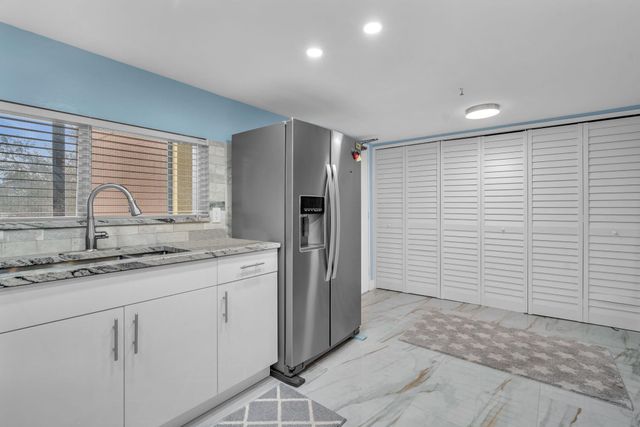 2480 Presidential Way 303, West Palm Beach, FL 33401