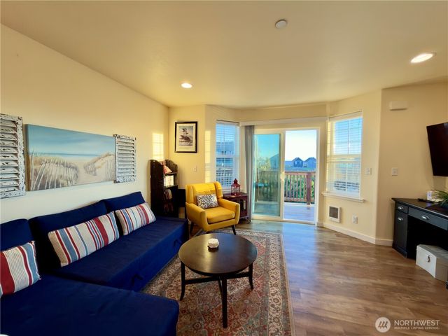 1046 Wawona Avenue SE, Ocean Shores, WA 98569