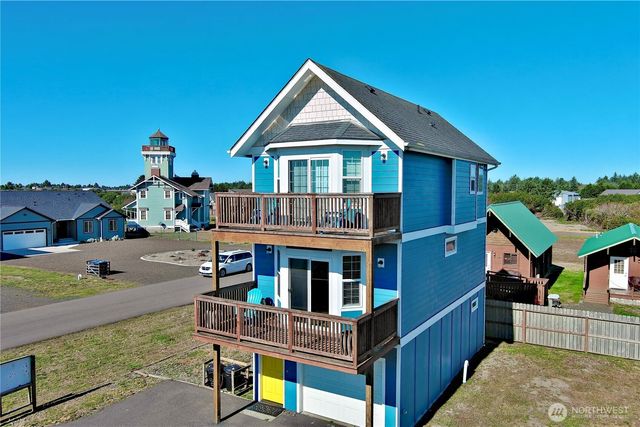 1046 Wawona Avenue SE, Ocean Shores, WA 98569