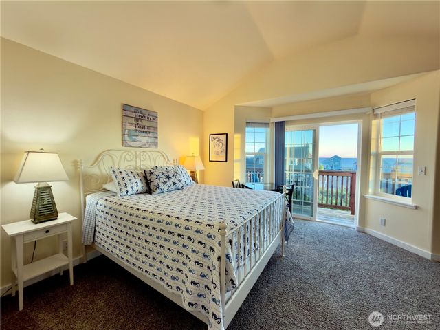 1046 Wawona Avenue SE, Ocean Shores, WA 98569