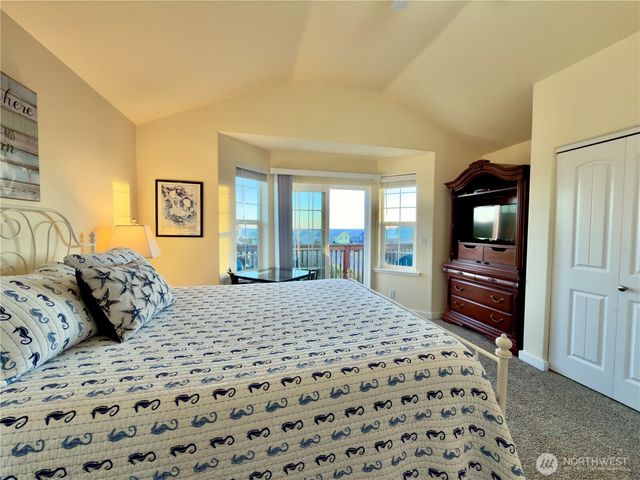 1046 Wawona Avenue SE, Ocean Shores, WA 98569