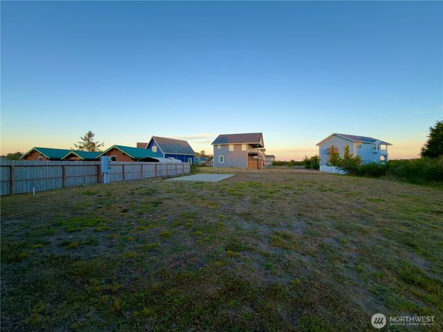 1046 Wawona Avenue SE, Ocean Shores, WA 98569