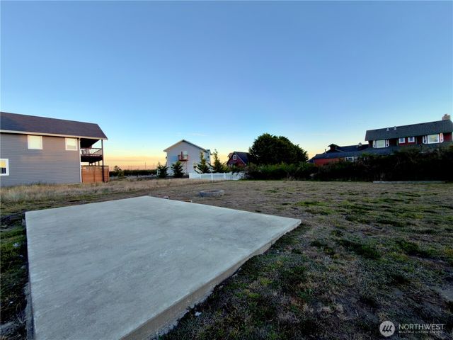 1046 Wawona Avenue SE, Ocean Shores, WA 98569