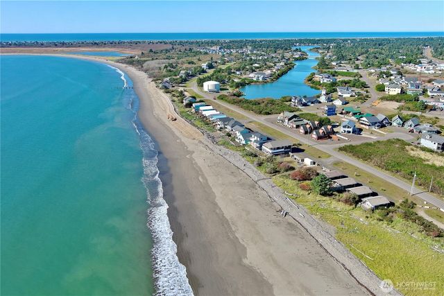 1046 Wawona Avenue SE, Ocean Shores, WA 98569