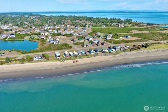 1046 Wawona Avenue SE, Ocean Shores, WA 98569