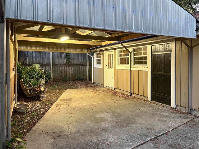 823 Ingleside Dr, Baton Rouge, LA 70806