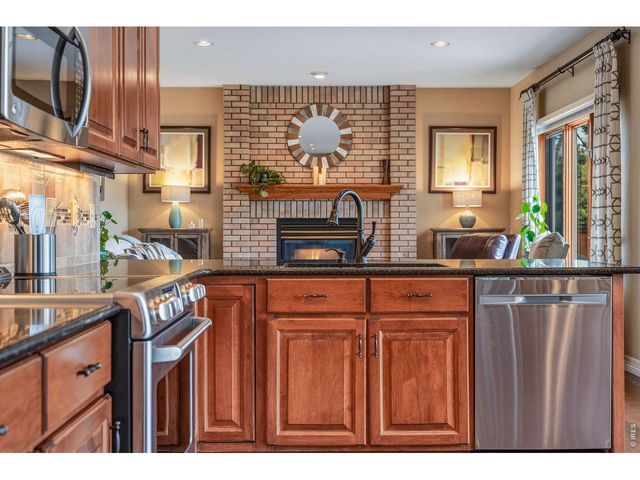 1006 Fox Hills Dr, Fort Collins, CO 80526