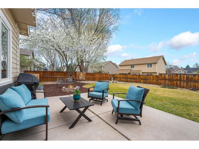1006 Fox Hills Dr, Fort Collins, CO 80526