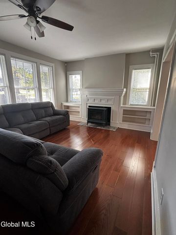 226 N Greenbush Road, North Greenbush, NY 12180