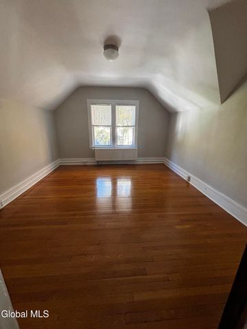 226 N Greenbush Road, North Greenbush, NY 12180