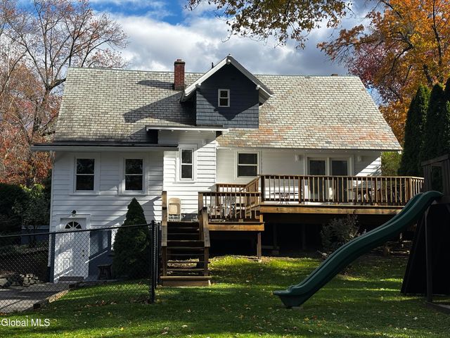 226 N Greenbush Road, North Greenbush, NY 12180