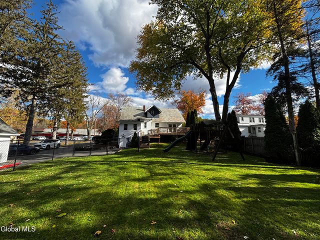 226 N Greenbush Road, North Greenbush, NY 12180