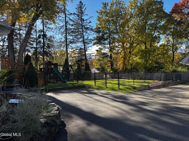 226 N Greenbush Road, North Greenbush, NY 12180