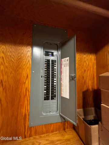 226 N Greenbush Road, North Greenbush, NY 12180