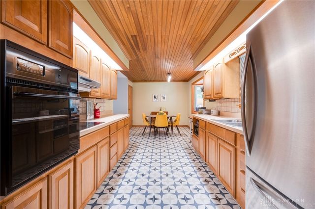 3076 Beech Hill Drive, Sugarcreek Twp, OH 45370