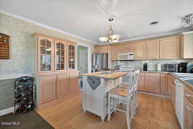 7 Cappabianca Drive, Waterford, NY 12188