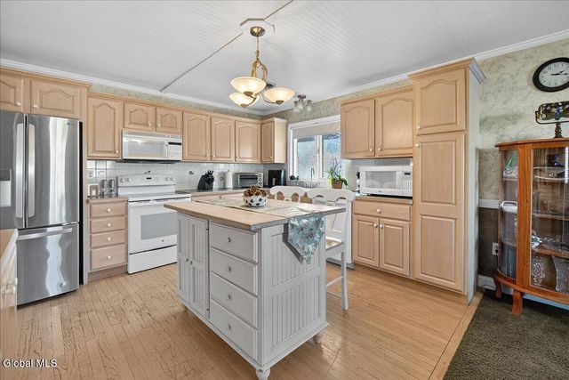 7 Cappabianca Drive, Waterford, NY 12188