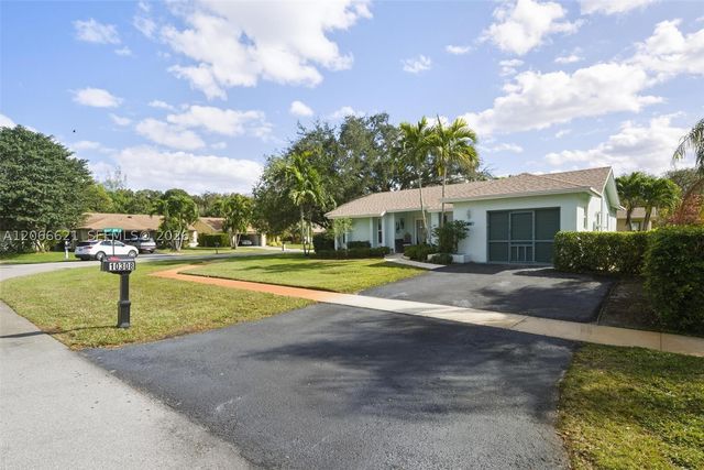 10308 Greenbriar Ct, Boca Raton, FL 33498