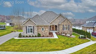 690 Willow Lake Court, Oxford Charter Township, MI 48371
