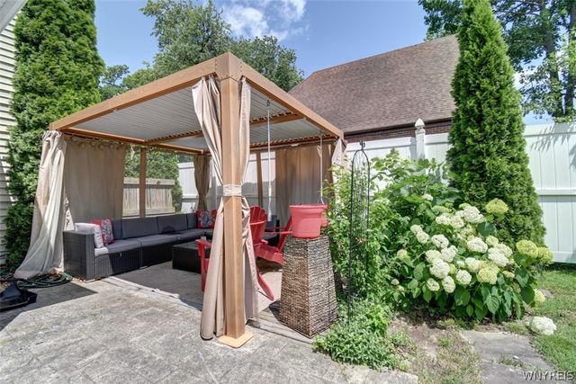 703 Maple Avenue, Niagara Falls, NY 14305
