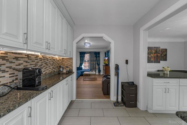 811 Mayburn Street, Dearborn, MI 48128
