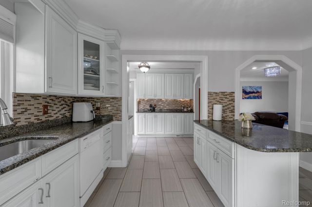 811 Mayburn Street, Dearborn, MI 48128