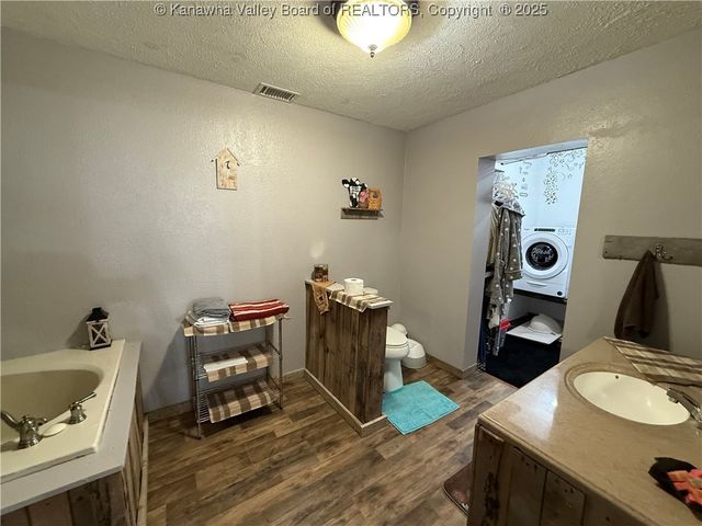 222 2nd Avenue, Logan, WV 25601