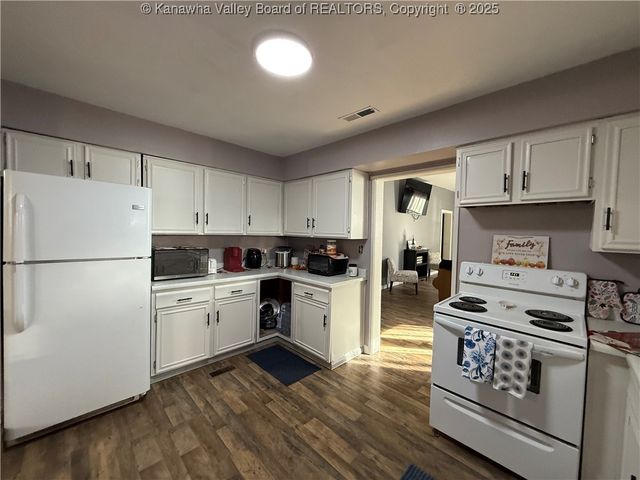 222 2nd Avenue, Logan, WV 25601