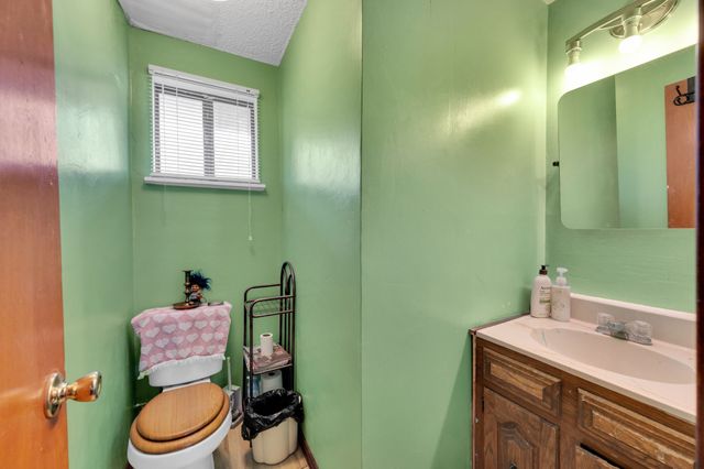 1185 Lakewood Circle, Alvarado, TX 76009