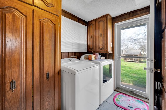 1185 Lakewood Circle, Alvarado, TX 76009