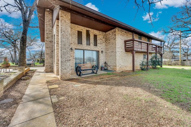 1185 Lakewood Circle, Alvarado, TX 76009